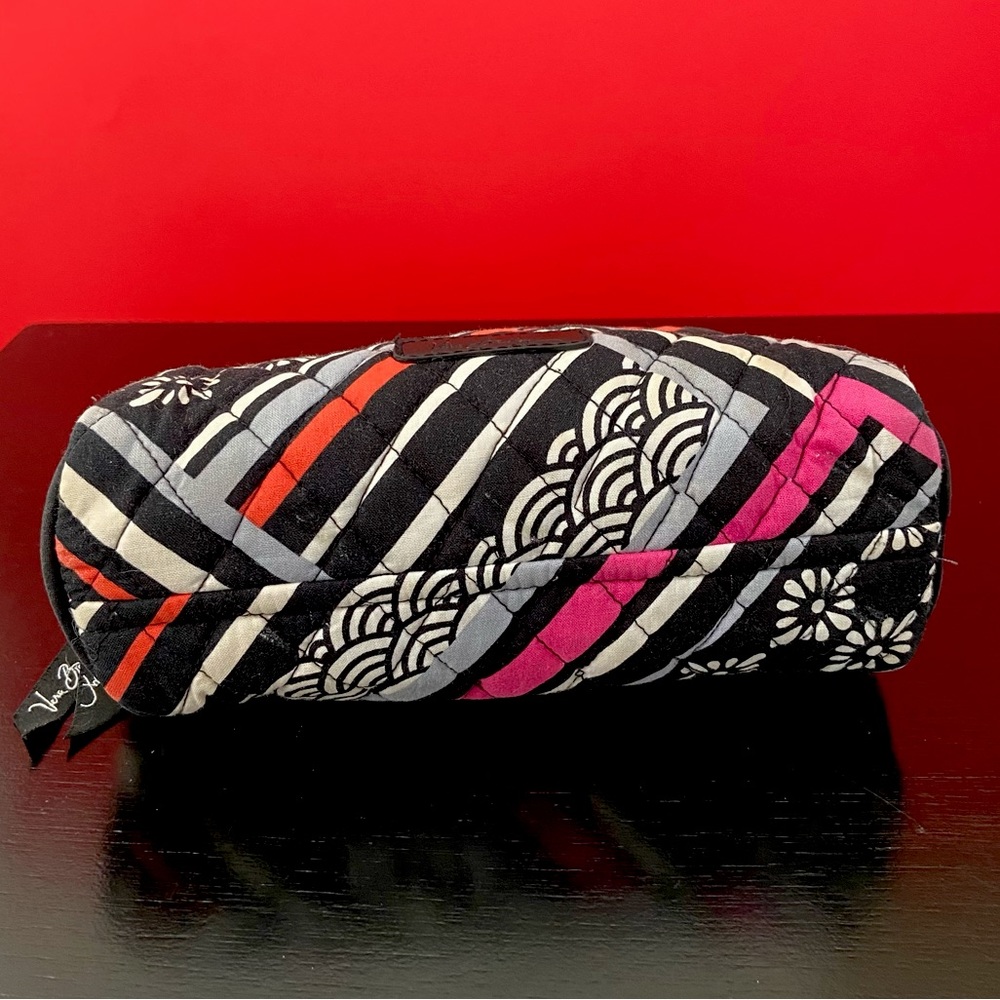 Vera Bradley makeup cosmetic bag - Picture 3 of 3